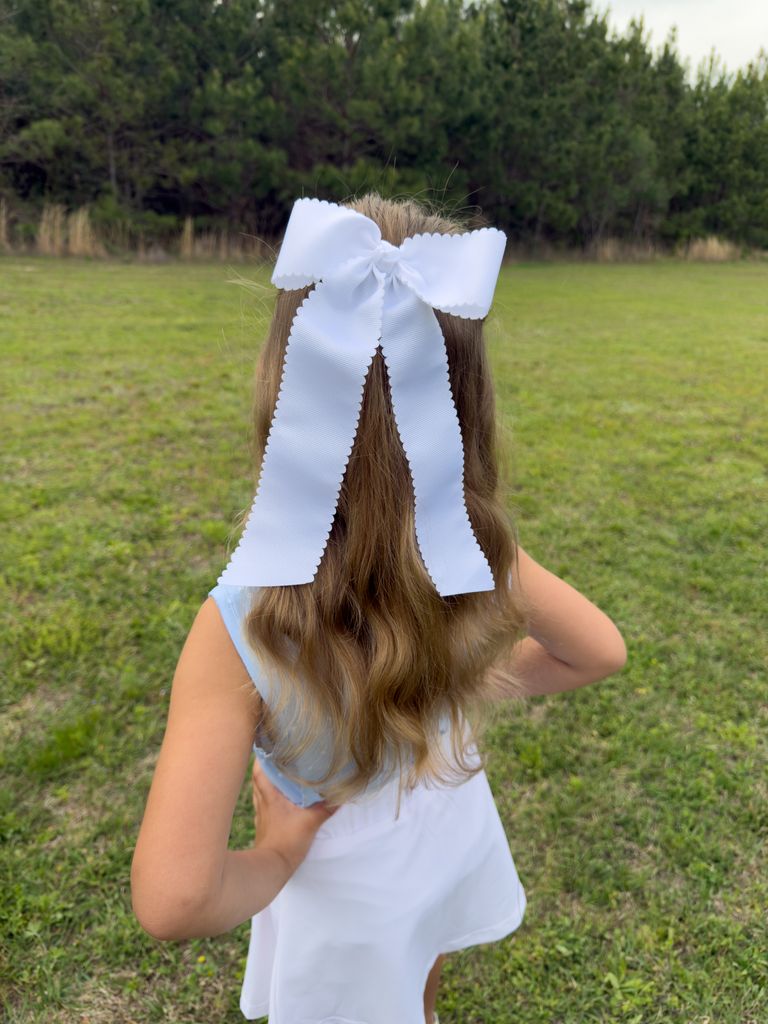 Scallop Streamer Bow