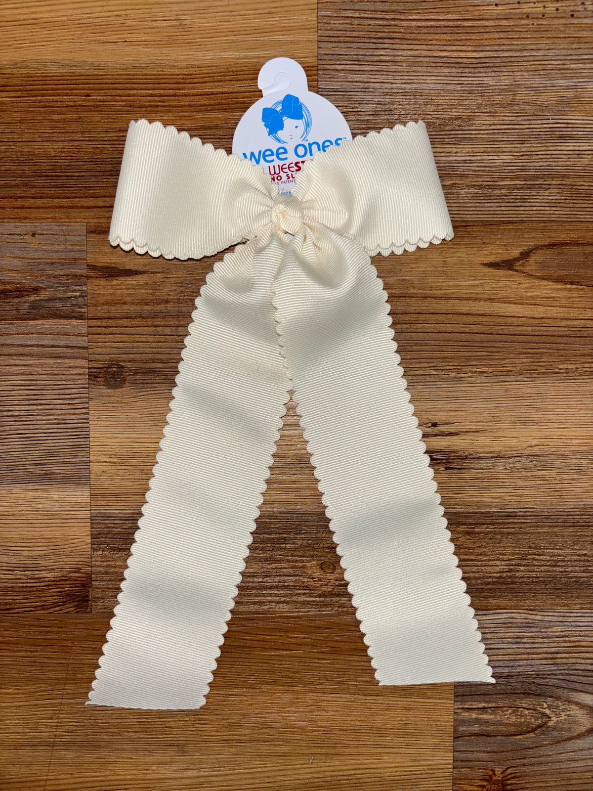 Scallop Streamer Bow