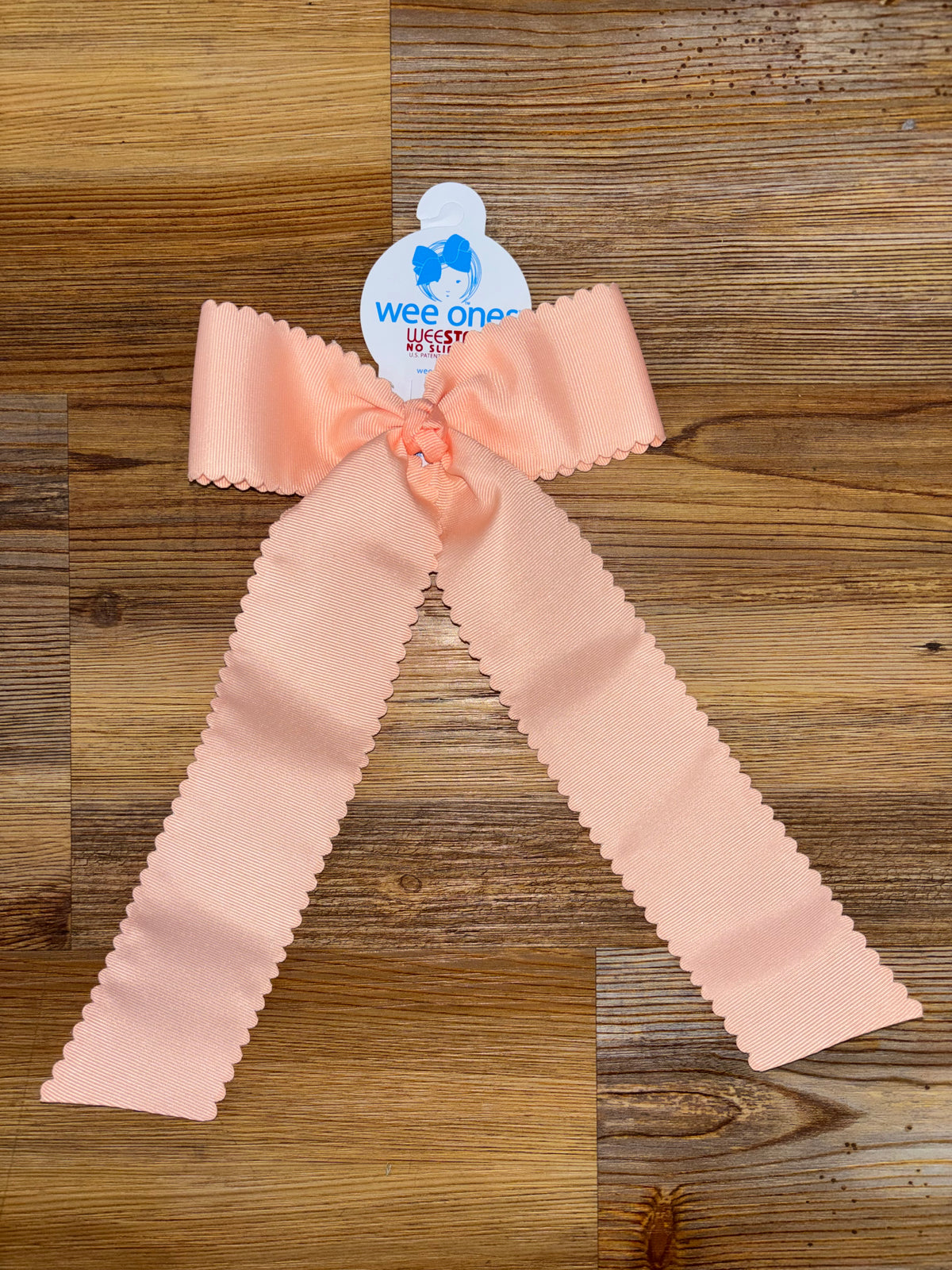 Scallop Streamer Bow